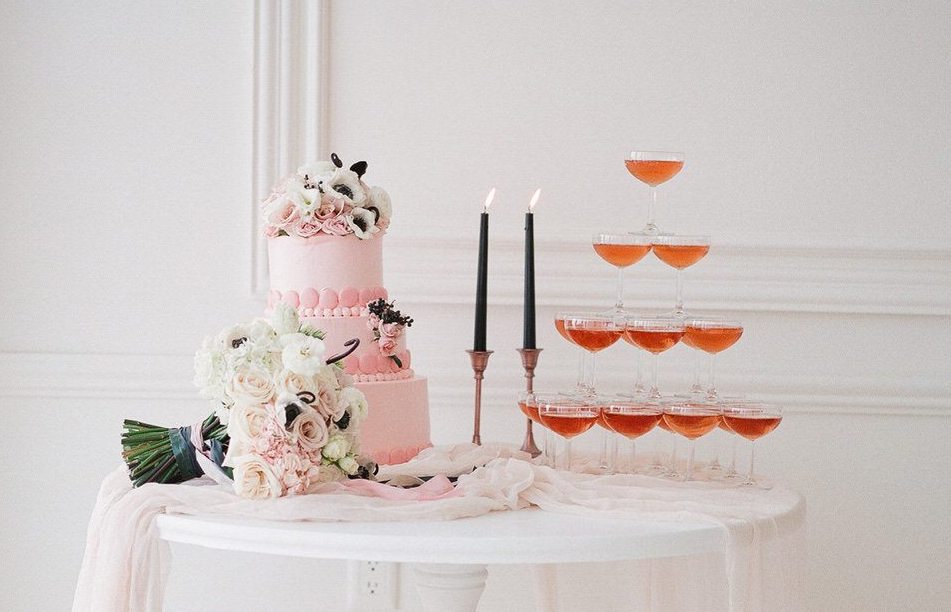 ALL THINGS DRINKS - CAKE & CHAMPAGNE